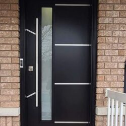 puerta aluminio negra